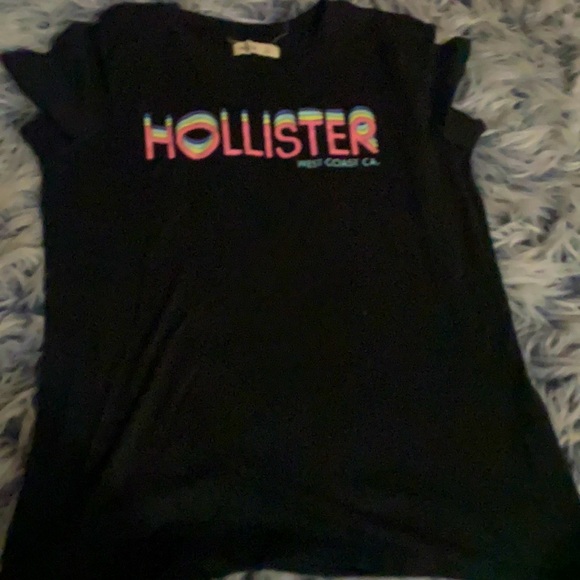 Hollister Basic Tee - Picture 1 of 3